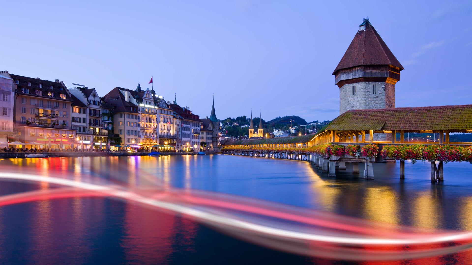 Altstadt Luzern mit Kappelbrücke und Wasserturm